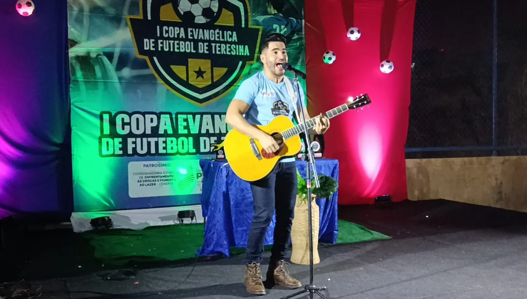 Cantor Luís Filipe se apresentou na final da 1ª Copa Evangélica de Futebol
