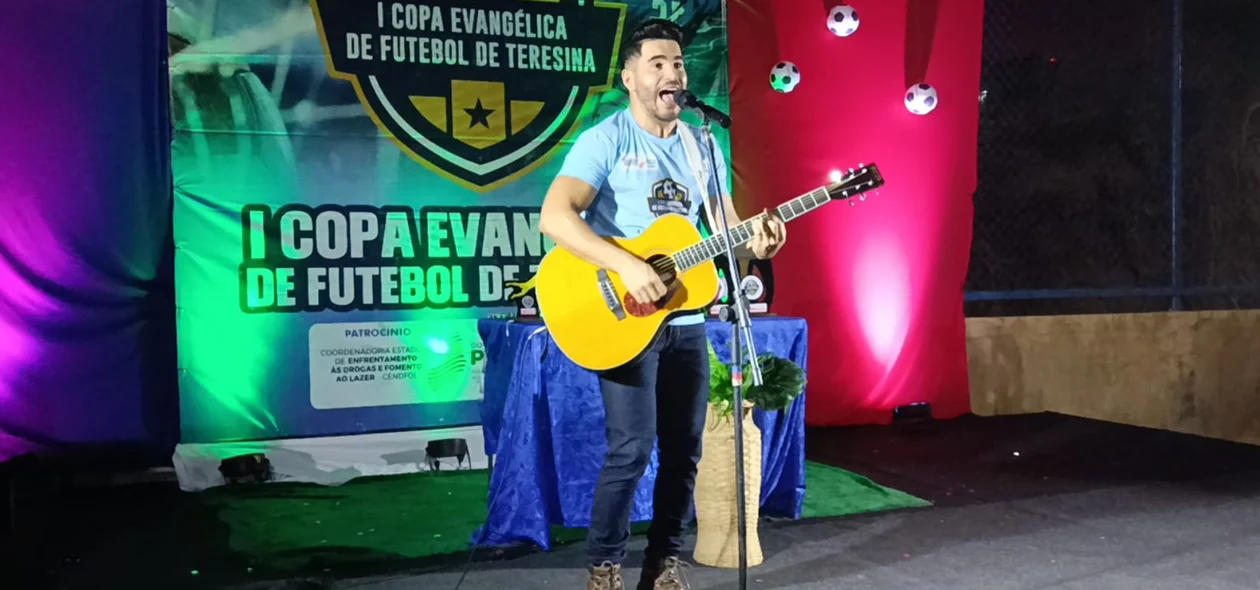 Cantor Luís Filipe se apresentou na final da 1ª Copa Evangélica de Futebol