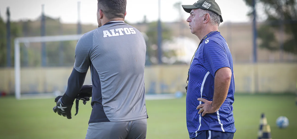 Carlos Rabello ao lado Careca, goleiro do Altos