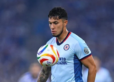 Carlos Salcedo, jogador do Cruz Azul