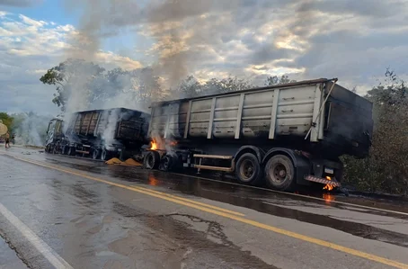 Carreta ficou completamente destruída no trecho da BR 343 em Capitão de Campos