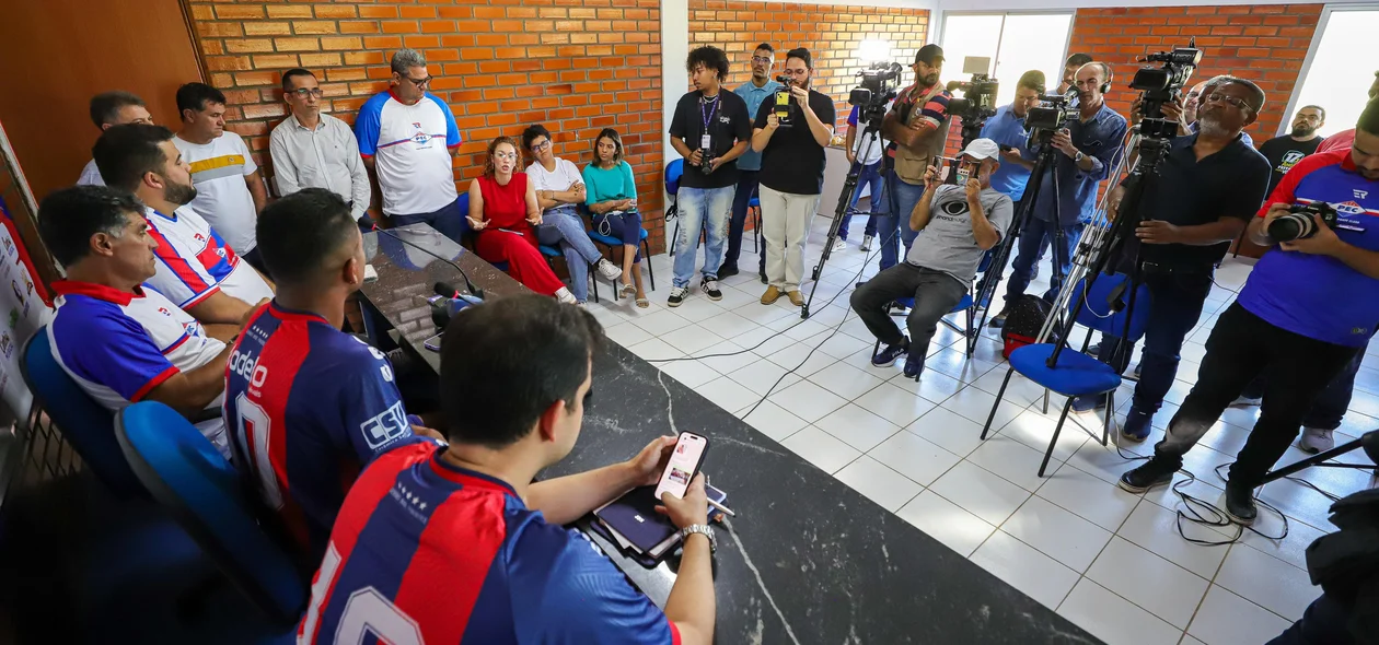 Coletiva de apresentação de Jorge Henrique aconteceu no centro de treinamento do Piauí