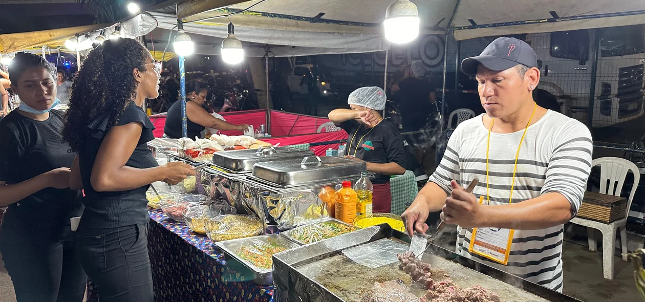 Comidas típicas são as mais procuradas no evento