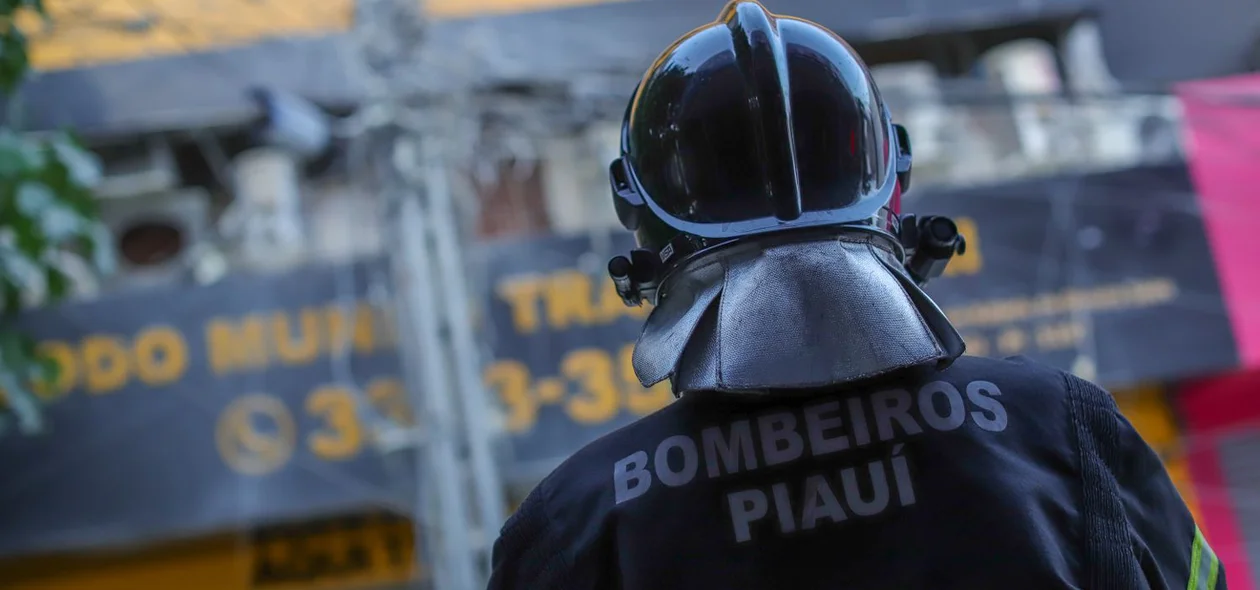 Corpo de Bombeiros no local