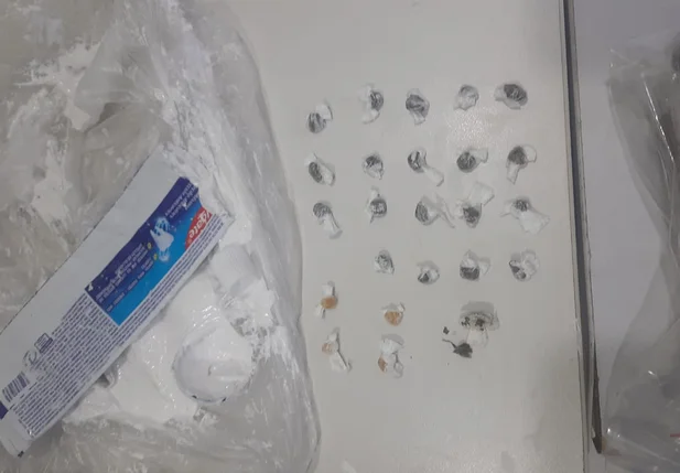 Drogas estavam escondidas em um tubo de creme dental