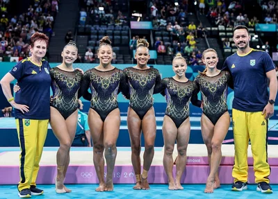 Equipe feminina na ginástica