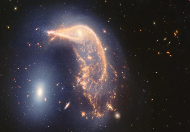 Galáxias em forma de pinguim e ovo