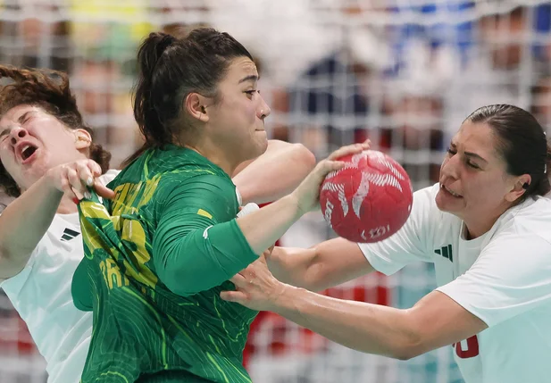 Giulia Guarieiro, da seleção brasileira feminina de handebol, sofreu lesão durante as Olimpíadas de 2024