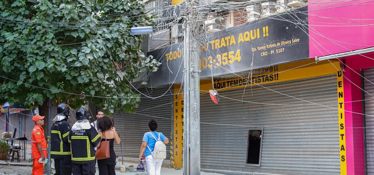 Incêndio ameaça atingir loja no Centro de Teresina