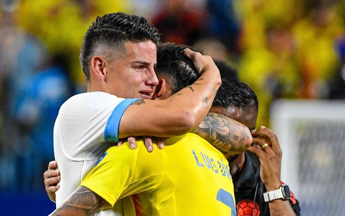 James Rodríguez chora após classificação da Colômbia