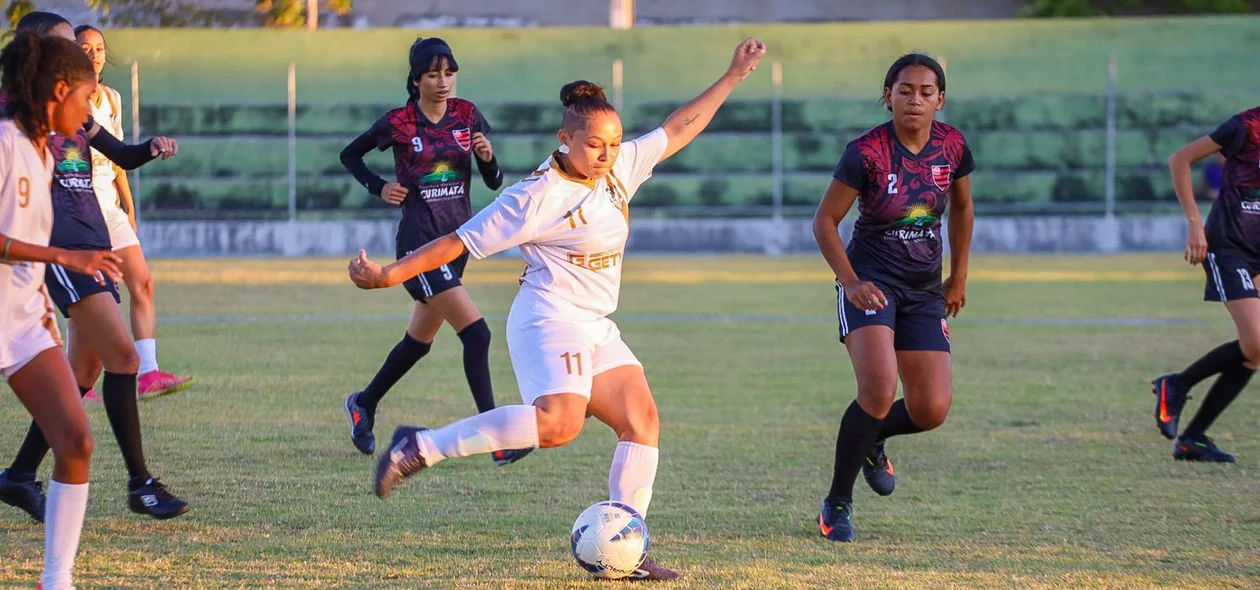 Jogadoras durante o Campeonato Feminino de futebol de Curimatá