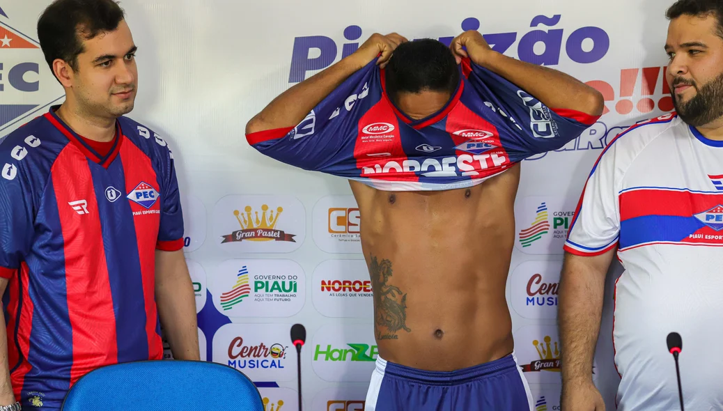 Jorge Henrique veste camisa do Piauí Esporte Clube