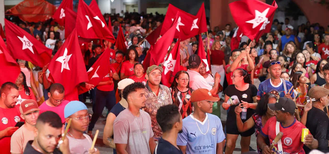 Lançamento da pré-candidatura de Quirino Neto reuniu multidão