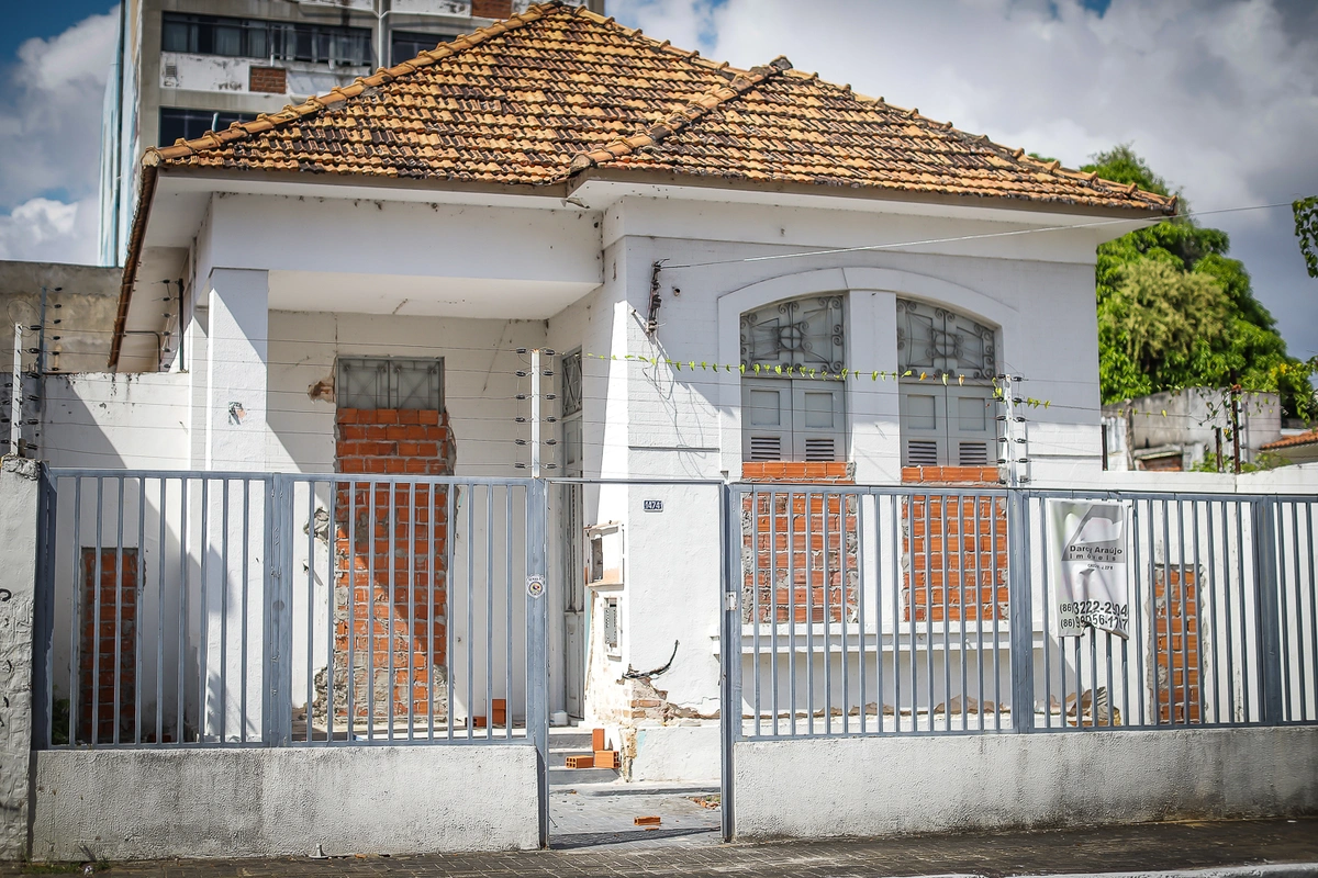 Mais de 400 imóveis estão abandonados no Centro de Teresina