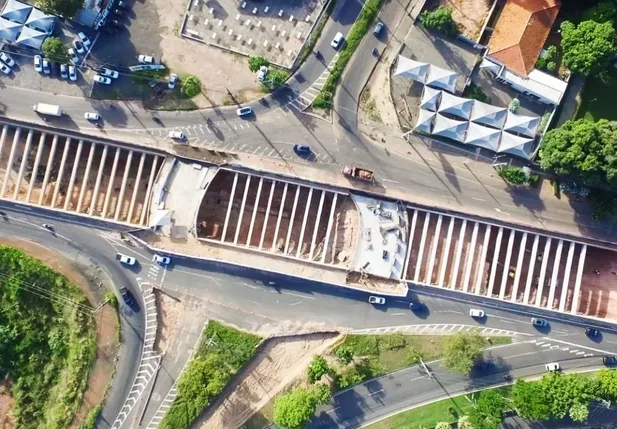 Obra de rebaixamento da Avenida João XXIII na Ladeira do Uruguai