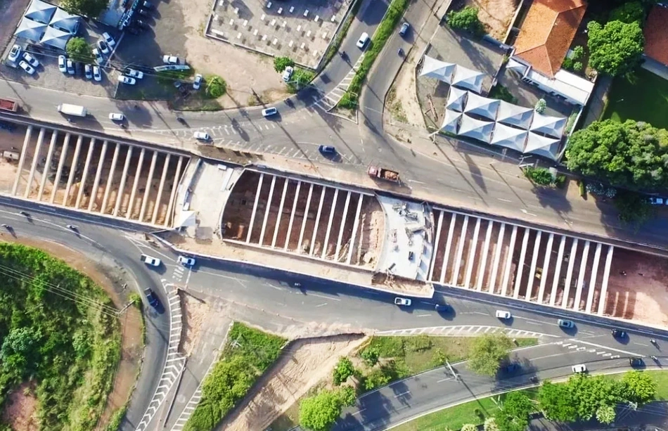 Obra de rebaixamento da Avenida João XXIII na Ladeira do Uruguai