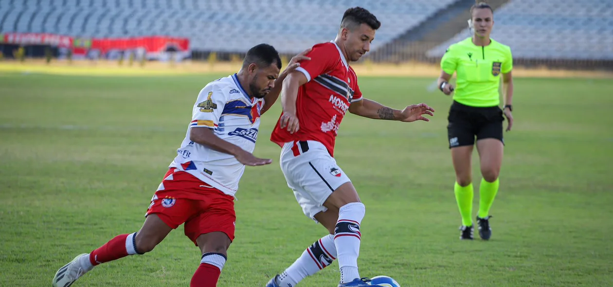 Porto Velho e River em campo