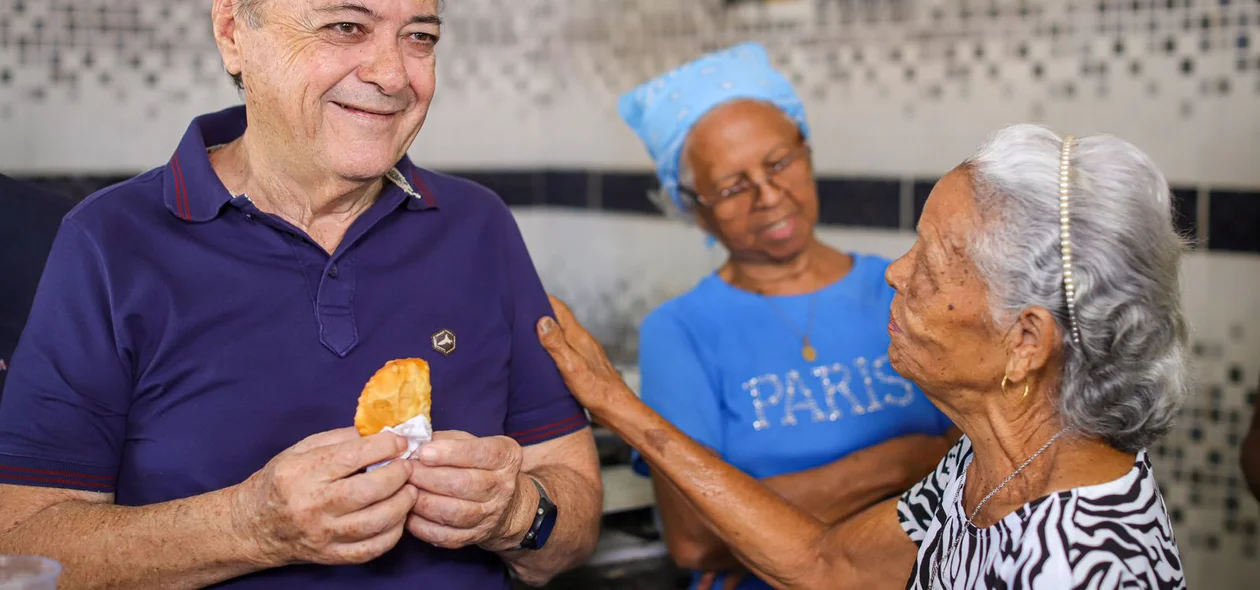 Pré-candidato Sílvio Mendes dialoga com a população