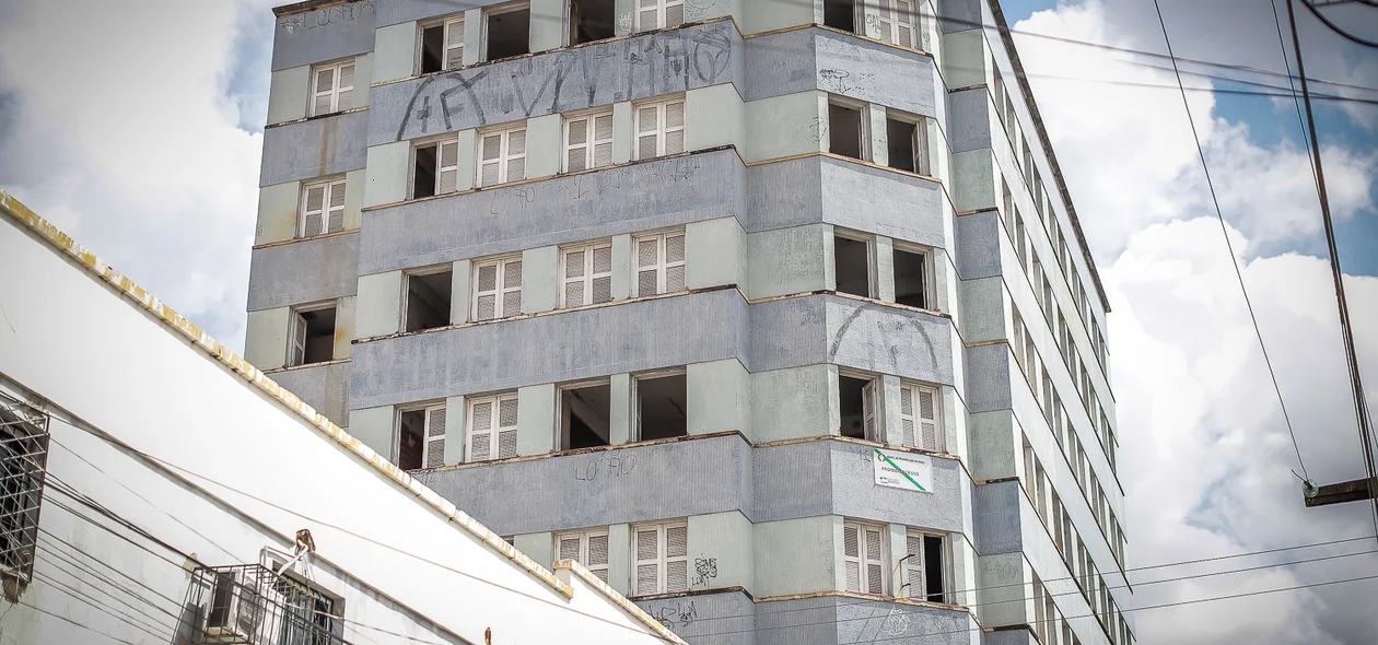 Prédio abandonado no centro da cidade