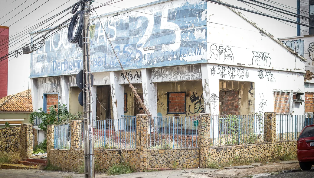 Prédios abandonados trazem risco à população no Centro de Teresina