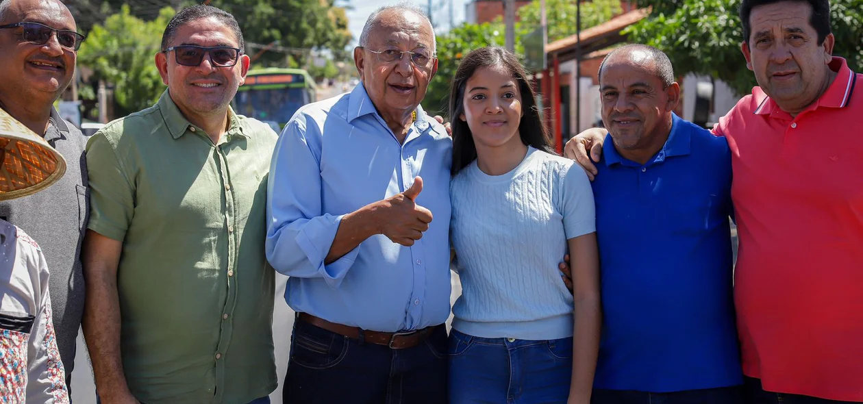 Prefeito Dr. Pessoa durante entrega da revitalização da Avenida Camilo Filho