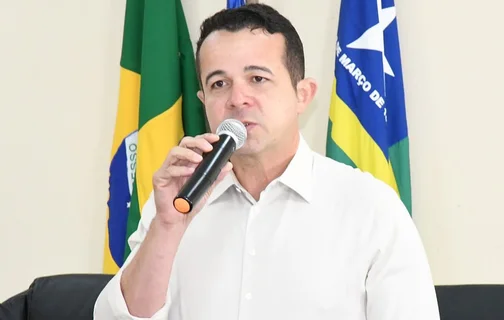 Prefeito Naerton Moura