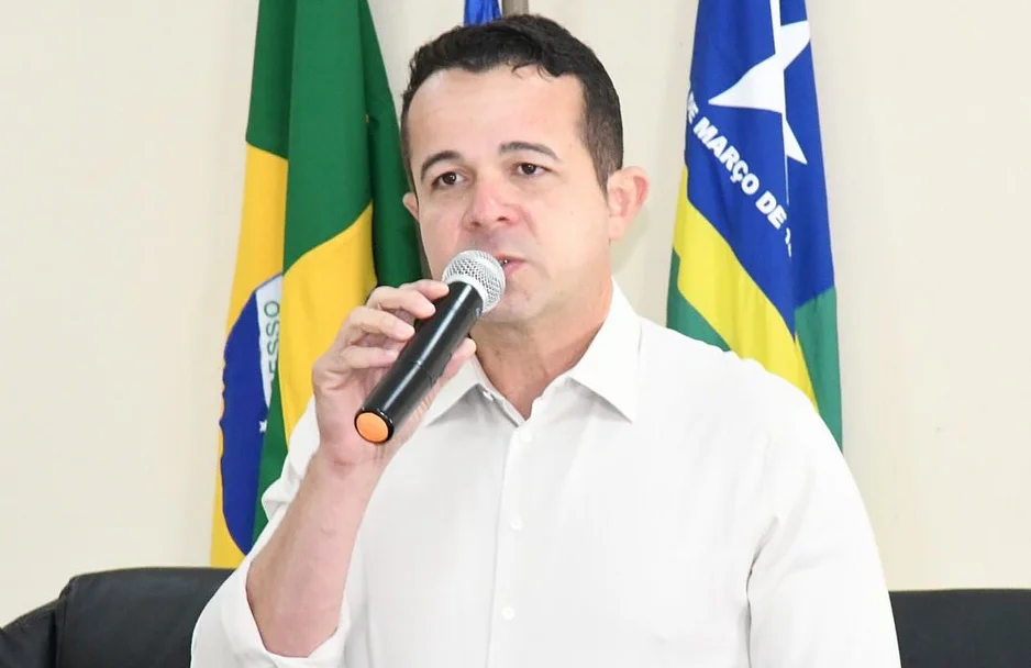 Prefeito Naerton Moura