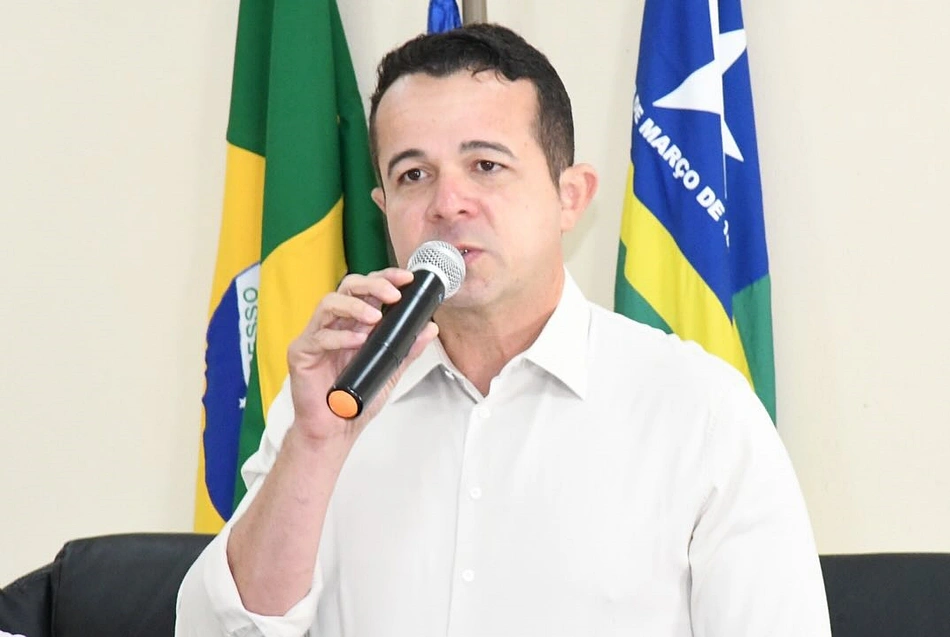 Prefeito Naerton Moura