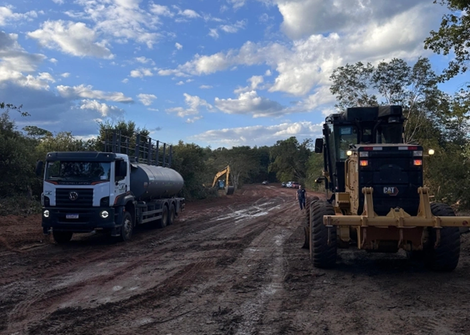 Prefeitura de Pedro II inicia obra de asfaltamento na zona rural