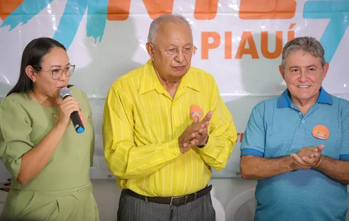Primeira-dama Samara Conceição ao lado do prefeito Dr. Pessoa e Ricardo Bandeira