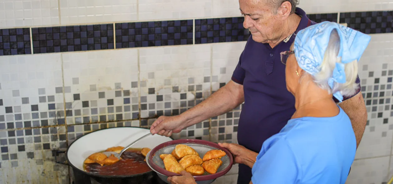 Sílvio Mendes visita comerciantes no bairro Saci