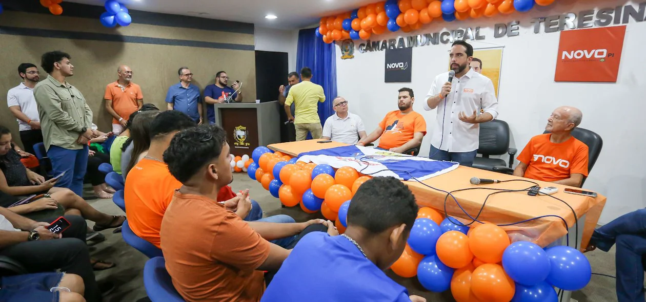 Tonny Kerley fala aos presentes na homologação de sua candidatura a prefeito de Teresina