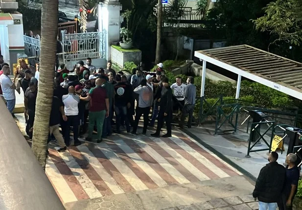 Torcedores do Fluminense invadiram a sede do clube