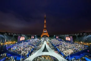 Torre Eiffel durante abertura das Olimpíadas