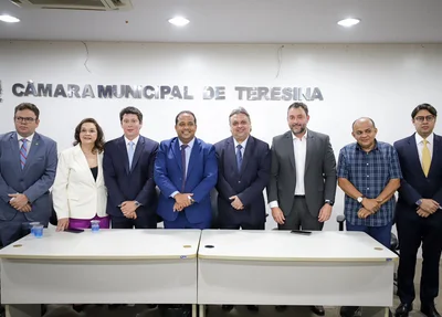 Victor Linhares é empossado na Câmara de Teresina