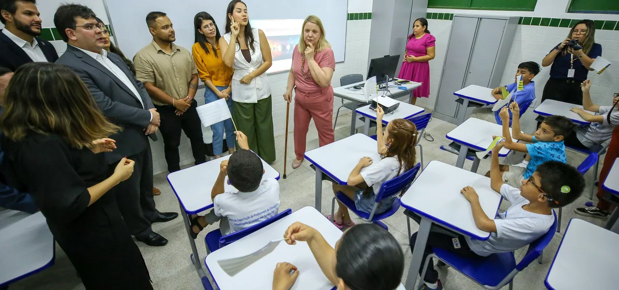 Aluos do Centro de Capacitação e Atendimento às Pessoas com Surdez