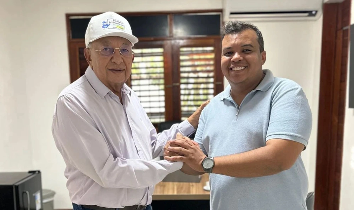 André Santos, ex-coordenador de Direitos Humanos da Prefeitura de Teresina, ao lado do prefeito Dr. Pessoa