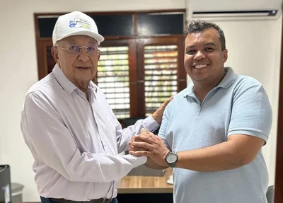 André Santos, ex-coordenador de Direitos Humanos da Prefeitura de Teresina, ao lado do prefeito Dr. Pessoa