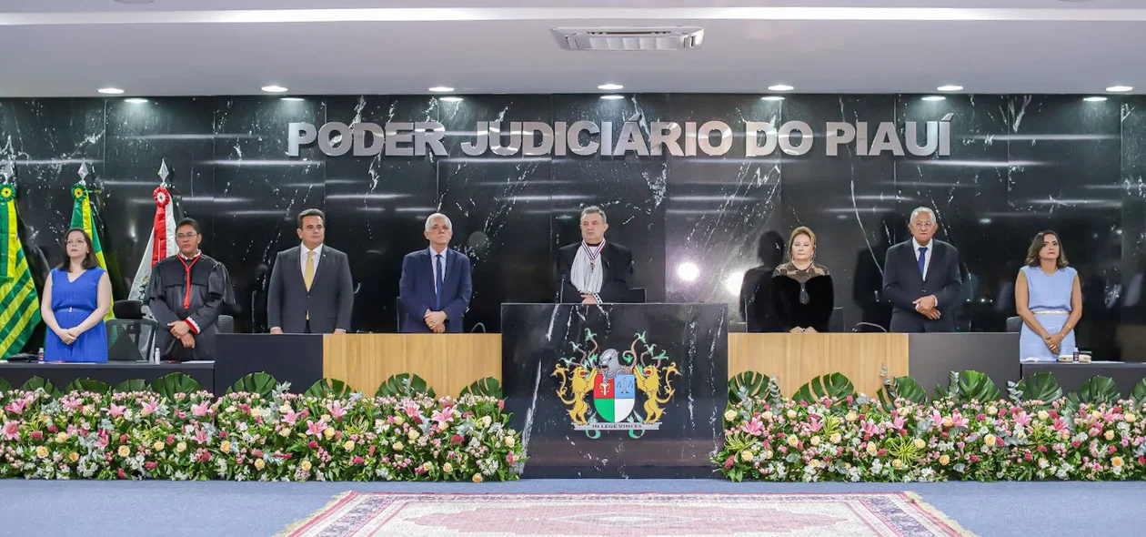 Autoridades presentes na posse da desembargadora