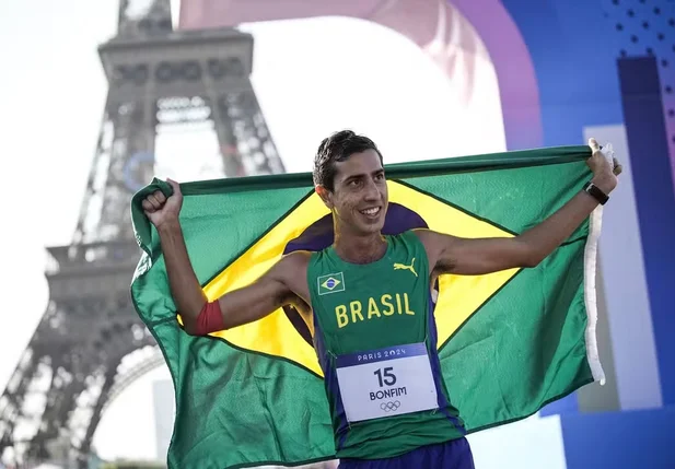 Caio Bonfim conquista medalha de prata