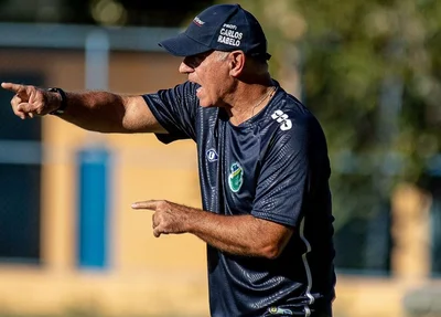 Carlos Rabello, técnico do Altos