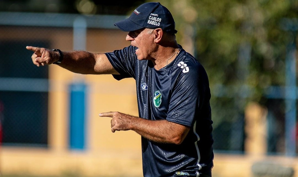 Carlos Rabello, técnico do Altos