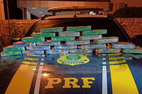 Cocaína encontrada no carro do casal durante abordagem da PRF