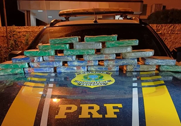 Cocaína encontrada no carro do casal durante abordagem da PRF