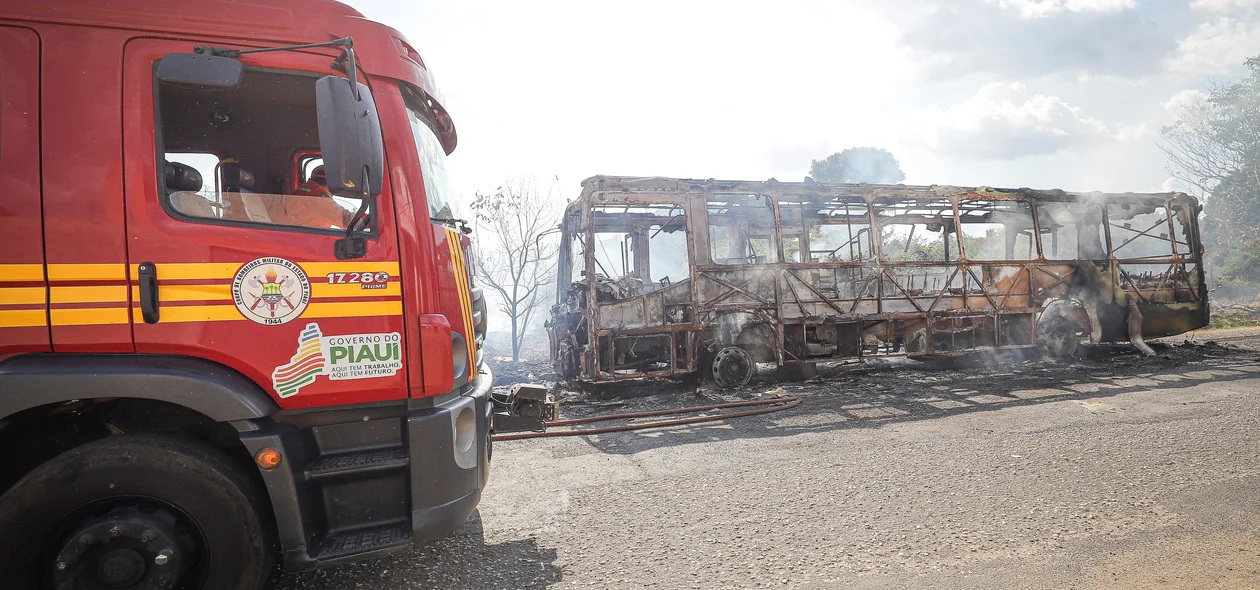 Corpo de Bombeiros no local