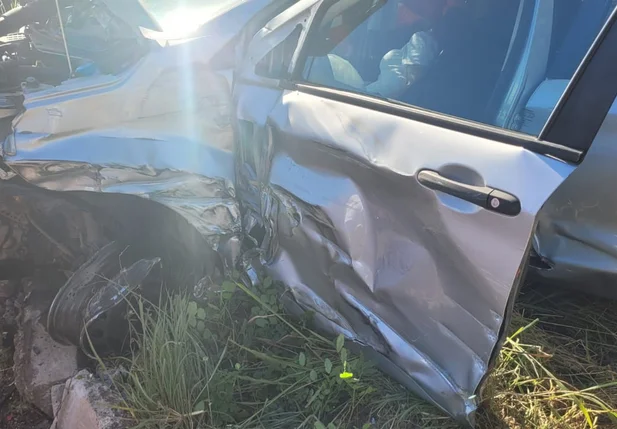 Dois oupantes do carro da Prefeitura de Parnaíba ficaram gravemente feridos