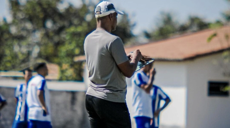 Eduardo Rodrigues, técnico do Comercial