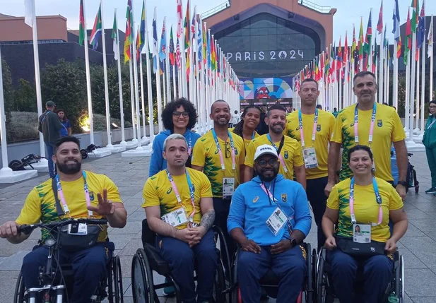 Equipe brasileira de esgrima na Vila Paralímpica de Paris 2024