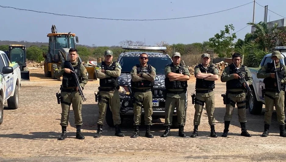 Equipes da Polícia Militar em operação contra o tráfico de drogas em Lagoa do Barro do Piauí e Queimada Nova