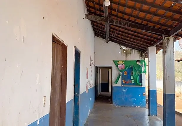 Escola Municipal João Gonçalves Filho, em Floriano, em situação precária